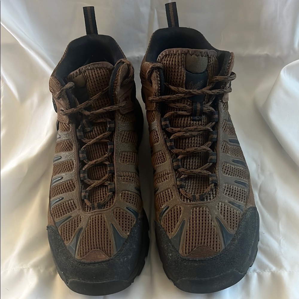 Danner boots, Danner shoes, men’s size 9.5, work boots, work shoes, hiking boots